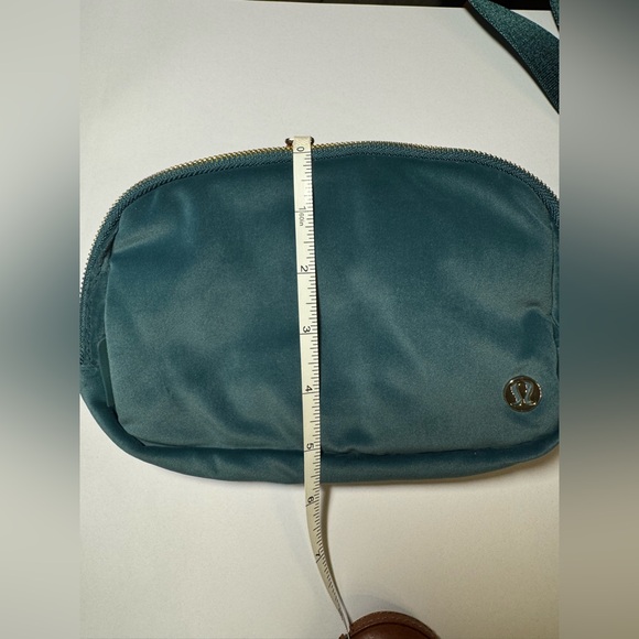 NWOT Lululemon Green Jasper Velour Belt Bag 1L - Unisex - Picture 7 of 8